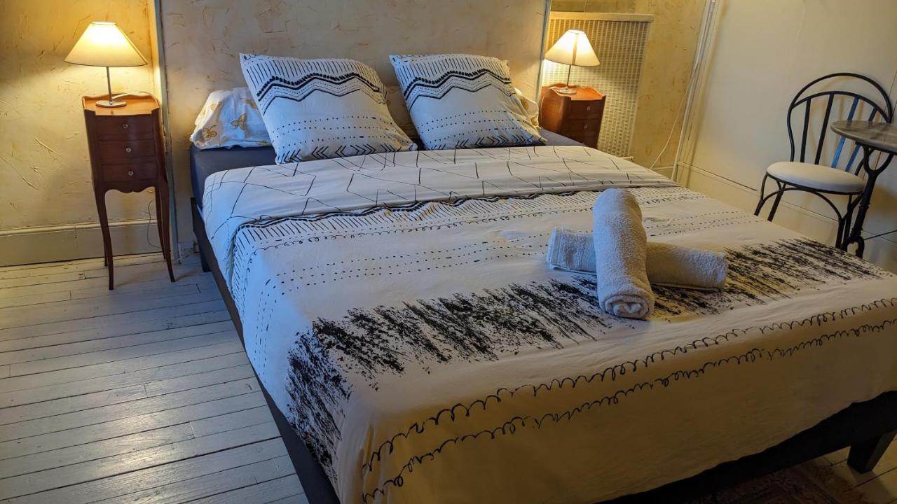 Au Dessus Des Arcades Bed and Breakfast Vic-Fezensac Εξωτερικό φωτογραφία